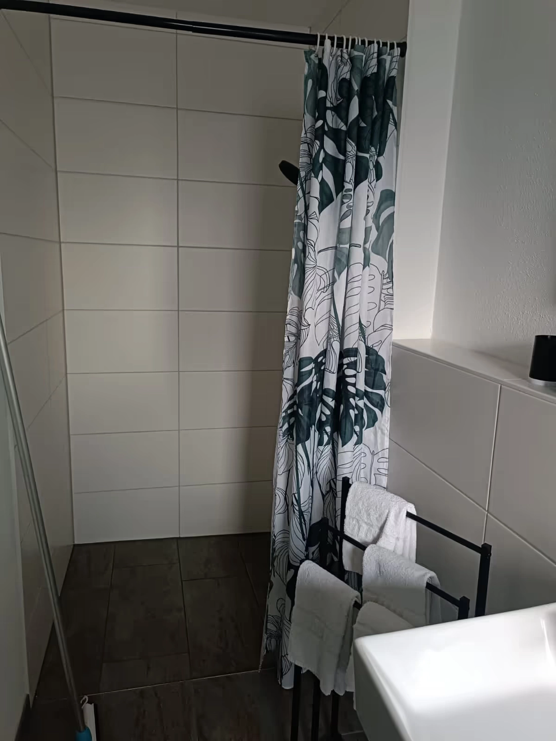 Junior Suite - Dusche mit Duschvorhang