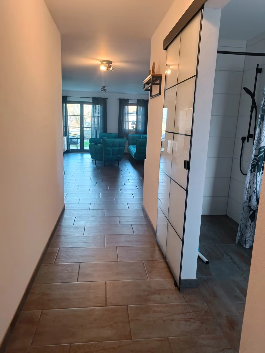 Junior Suite - Flur mit Blick ins Wohnzimmer