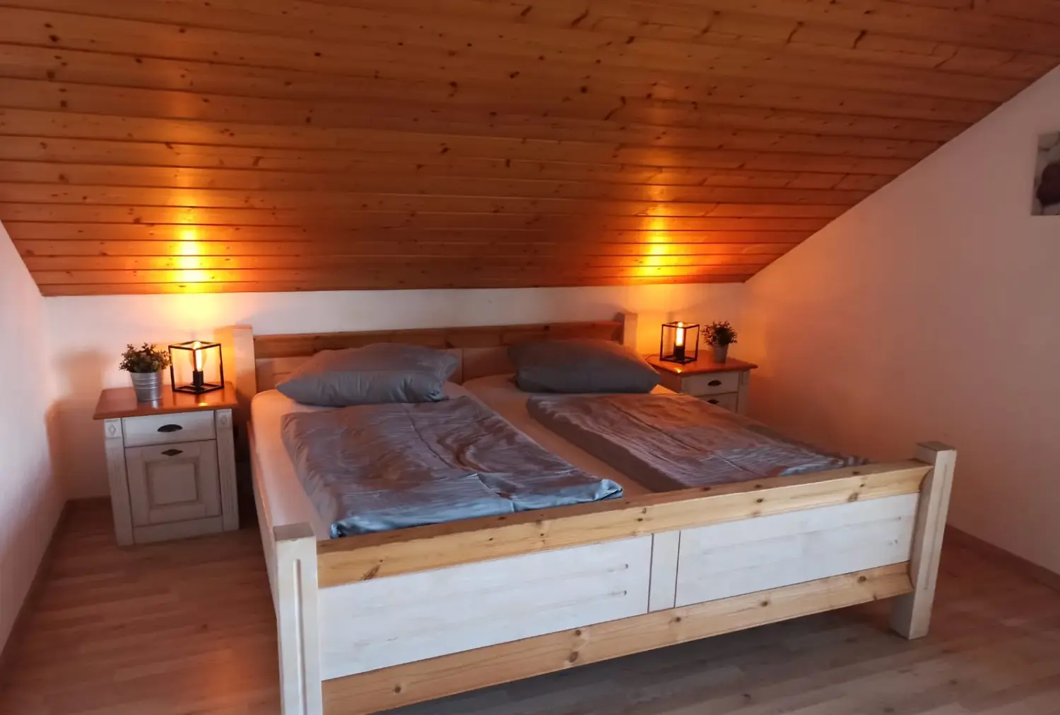 Ferienwohnung fesche Leonie - Schlafzimmer mit Doppelbett