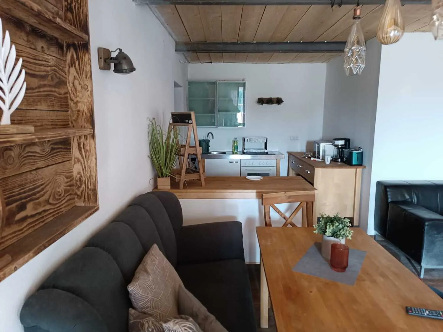 Ferienwohnung kurvige Fini - Wohnküche mit Sitzecke