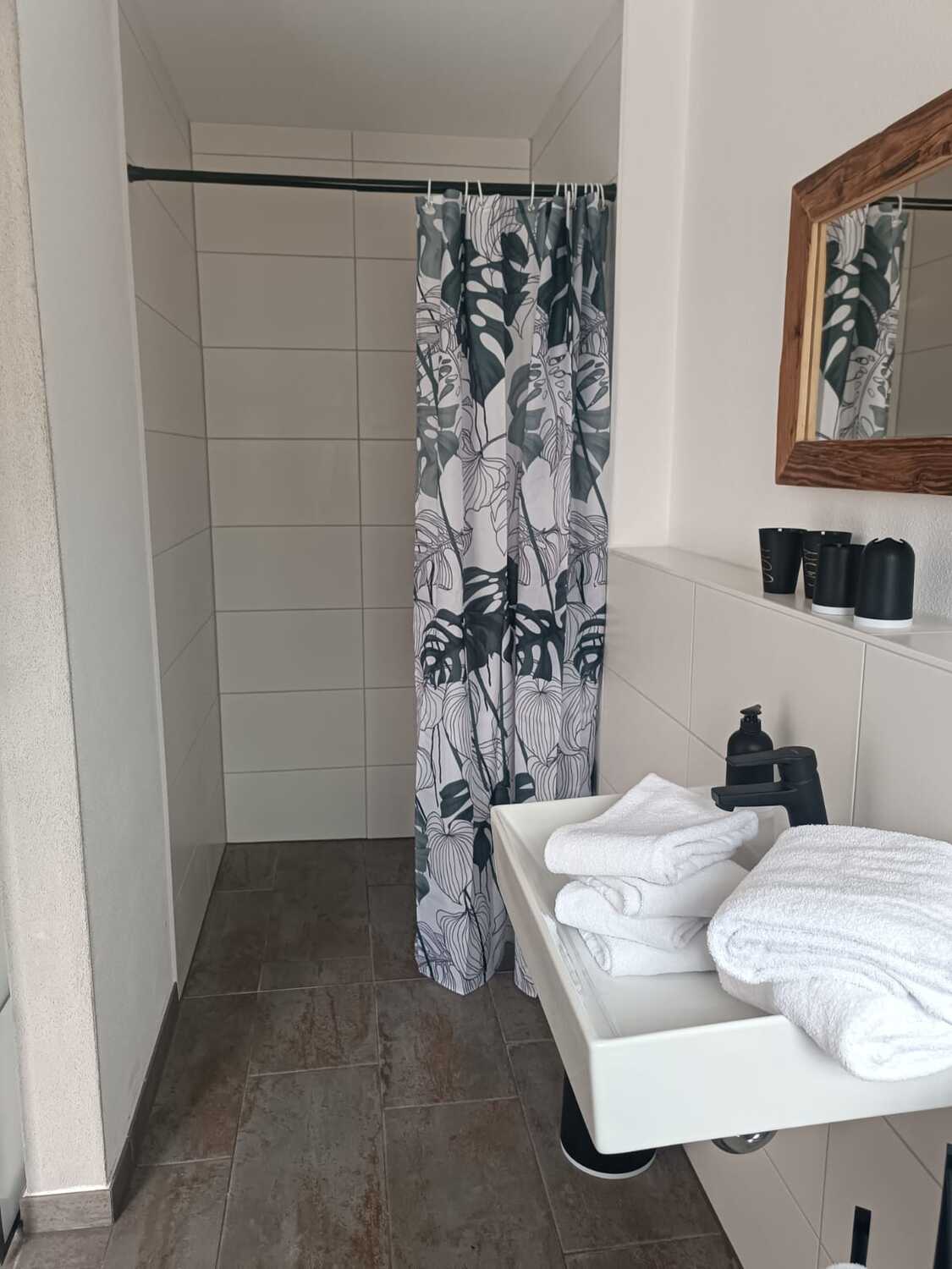 Neubau Wohnung - Badezimmer mit Dusche