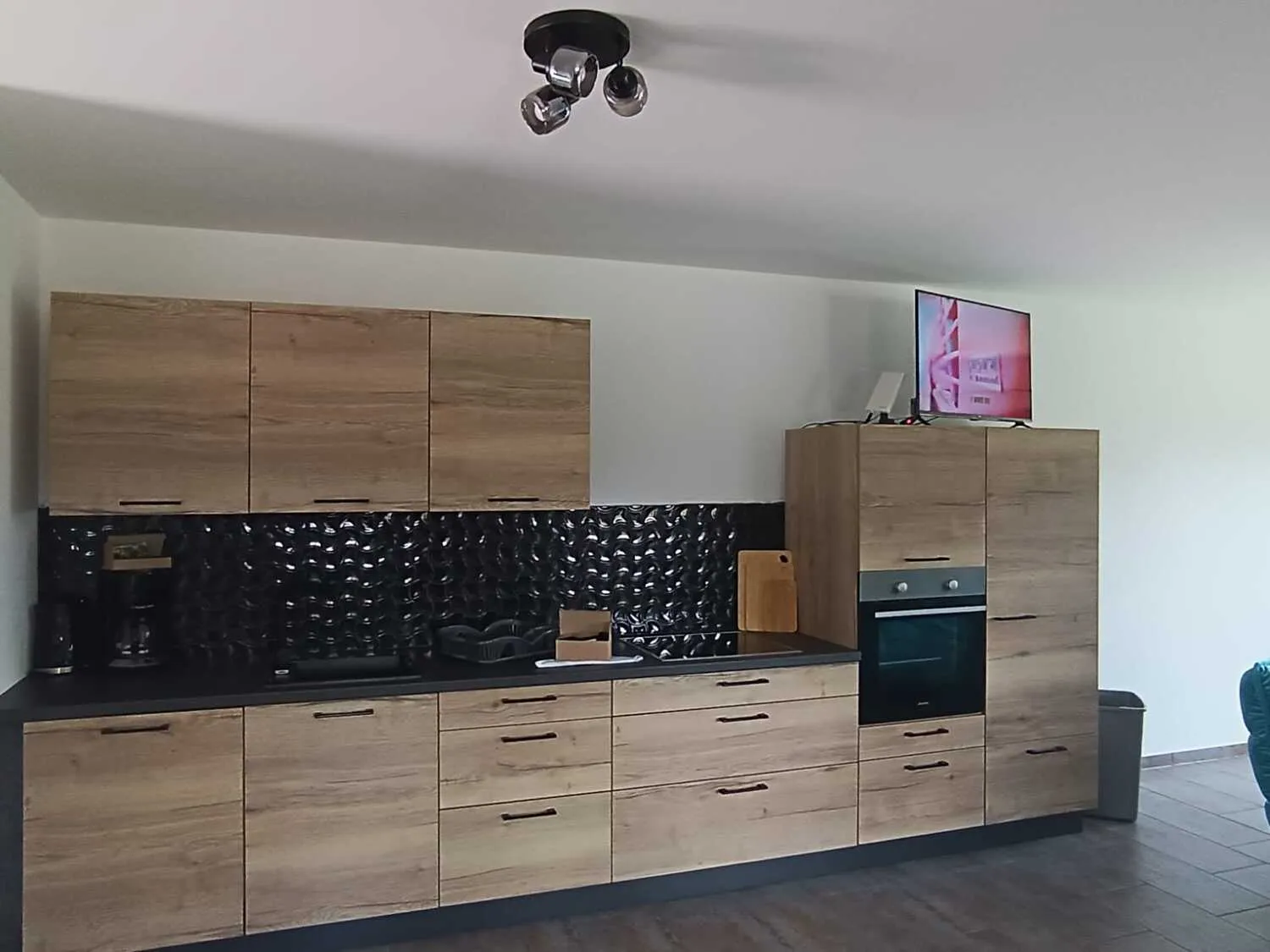 Neubau Wohnung - Küchenzeile mit Backofen